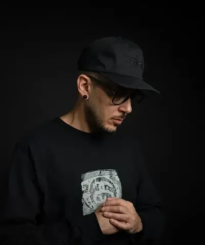 Alibi, press shot