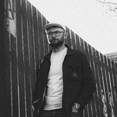 Hexa, press shot
