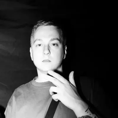 Magenta, press shot