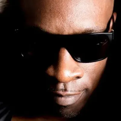 MC Det, press shot