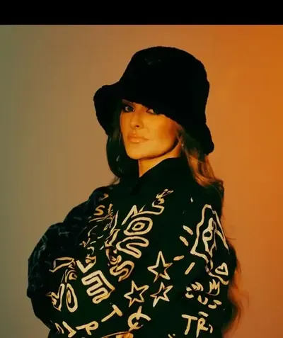 Mila Falls, press shot