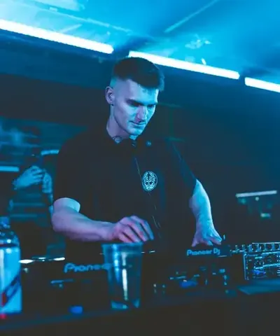 Prismatik, press shot