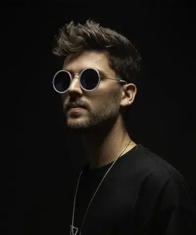Willy Mav, press shot